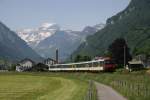 Der Regionalzug 7736 mit RBDe 560 044 am Zugschluss hat soeben die Haltestelle Leuggelbach in Richtung Rapperswil verlassen.