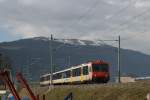 Als S2 12259 (Vallorbe - Palzieux) hat dieser dreiteilige NPZ, geschoben vom RBDe 560 113, soeben die Haltestelle Brtonnires verlassen. 25.3.2010. 