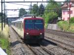 Am 13.7.05 fuhr die mit einem NPZ gefhrten S26 nach Rapperswil auf dem ''falschen'' Gleis in W'thur Grze ein, falsch ist das Gleis deshalb, weil in der Schweiz auf der Schiene Linksverkehr herrscht.