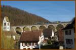 Der Regionalzug von Olten ist nach Sissach unterwegs und hier kurz vor der Station Rmlingen (Kanton Baselland).