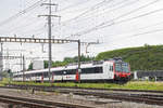RBDe Domino 560 292-5 durchfährt den Bahnhof Pratteln. Die Aufnahme stammt vom 13.06.2018.