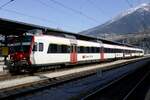 Der SBB Domino ABt 848 mit B 153 und RBDe 560 220 am 7.3.26 im Bahnhof Brig.
