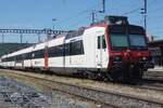 Domino 560 303 steht am 23 Mai 2026 in Brugg AG abgestellt und wird vom offenbarer Stelle fotografiert.