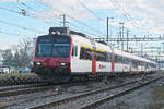 ABt NPZ Domino 50 85 39-43 887-1, auf der S33, verl�sst am 15.01.2026 den Bahnhof Pratteln.
