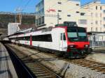 SBB - Regio von Biel nach La Chaux de Fonds mit Triebwagen RBDe 560 218-0 am Schluss im Bahnhof Biel am 15.01.2011