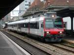 SBB - Regio mit dem Triebwagen RBDe 4/4 560 242-0 im Bahnhof Fribourg am 05.08.2011