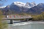Modernisierter Regio RBDe 560DO(Domino)nach Ziegelbrcke auf der Rheinbrcke bei Bad Ragaz.21.04.12