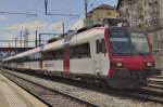 RBDe 560 (DOMINO) als Regio nach Biel/Bienne bei der Abfahrt in Neuenburg, Aufgenommen am 08.07.2012