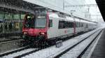 Der RBDe 560 238-8 steht am 18.12.12 bei starkem Schneefall in Aarau.