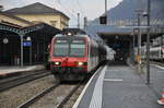 Ein NPZ Domino (Rbde 560) steht im Bahnhof Bellinzona.