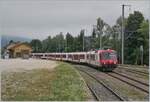 Der Regionalzug 6012 von Le Brassus nach Vallorbe mit dem TRAVYS RBDe 560 384-0  Lac de Brenet  verlässt Le Pont in Richtung Vallorbe und das Bild suggeriert fälschlicherweise mit dem noch