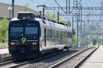 RBDe 560 414 RA14 von RegionAlps mit der Kanal 9 Werbung verlässt am 13.8.22 den Bahnhof Leuk.