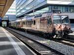 Der  ChocolatExpress  RBDe 560 235 der TPF verlässt am 22.10.23 den Bahnhof Bern.