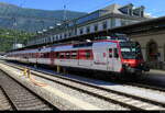 SBB / RegionAlps - Triebwagen RBDe 560 407-9 an der Spitze eines Regios im Bahnhof Brig am 24.05.2026