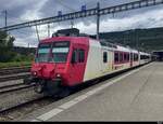 SBB - Ex Travys  Triebwagen RBDe 94 85 7 560 384-0 am Schluss eines Regio nach Neuch�tel im Bahnhof Biel am 02.06.20256