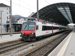 SBB - Ausfahrender Regio an der Spitze der Triebwagen RBDe 4/4 560 219-8 im Bahnhof Olten am 28.03.2016