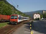 Der NPZ der OeBB am 28.06.2011 bei der Ausfahrt aus Klus.