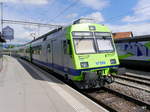 BLS - Triebwagen RBDe 4/4  565 725-9 in Kerzers am 15.07.2017