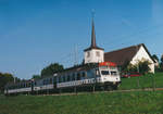 TPF/GFM: Regionalzug nach Fribourg mit dem RABDe 4/4 182 mit Baujahr 1991, bei Courtepin im Oktober 1999.
Foto: Walter Ruetsch