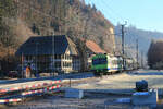 Von Langnau her kommt BLS NPZ-Zug durch die Talenge in die Station Ramsei im Emmental.