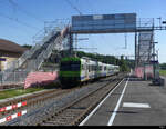 BLS - Regio von Lyss nach Büren an der Aare bei der einfahrt im Bahnhof Busswil am der Spitze der Treibwagen RBDe 4/4 565 741 unterwegs am 18.05.2022
