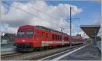 Der CJ RBDe 567 182 (UIC 94 85 7 567 182-1) ist mit seinem Pendelzug als R51 26430 in Alle angekommen und wird rasch für die Rückfahrt nach Porrentruy wenden.