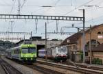 BLS: RBDe 565-Pendel bei der Einfahrt in den Bahnhof Burgdorf am 29. Juni 2015. Nicht alltäglich war die Begegnung mit den beiden Lokomotiven der Br6 193 Vectron.
Foto: Walter Ruetsch