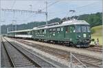Aus der Ostschweiz erreicht der der VH MThB Extrazug sein Ziel Sumiswald Gr�nen, wobei besonders der sch�n restaurierte  EAV -Triebwagen gef�llt. Interessanterweise sind die doch recht bekannten Triebwagen mit nur 12 Einheiten zahlenm�ssig recht bescheiden, waren jedoch bei verschieden Bahngesellschaften in der ganzen Schweiz im Einsatz (MThB (5), WM (2) ,GFM (1), MO (3) und RVT (1) , und kamen als Seehas sogar bis Engen in Baden-W�rttemberg.
Im Bild ist der (ex) MThB ABDe 4/4 12  Weinfelden  zu sehen, welcher vom Verein Historische MThB Schweiz Weit eingesetzt werden kann. 

14. Juni 2025