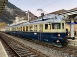 Blauer Pfeil BCFe 4/6 736 der BLS am 24.10.21 im Bahnhof Interlaken West.