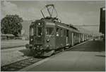 In Bouveret wartet der BDe 4/4 1625 als Regionalzug 4280 von Monthey nach St-Gingolph (Suisse) auf die Abfahrt. Bei genauem Hinschauen, kann man ganz rechts im Bild den Kamin der RBE E 3/3 erkennen. 
21. Juli 1994 