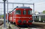 Nach der Ankunft im Bhf Koblenz wurde der Zrcher Museumsbahn BDe 4/4 ex SZU mit dem Rangiertraktor in den Stromlosen Teil des Depot Koblenz geschoben.