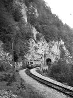 Yverdon–Ste-Croix_Tw-Zug auf der Strecke.__29-08-1976