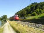 Der Churchill Pfeil RAe 4/8 1021 am Bodensee zwischen Ermatingen und Mannenbach-Salenstein. 