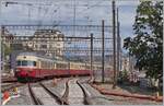 Was für ein prachtvoller Zug: Der SBB RAe 1053 verlässt Lausanne in Richtung Montreux.