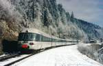 SBB: Bis vor dem endgültigen Aus Ende 2000, standen noch einige RAe TEE II als TGV-Zubringer auf der Strecke Bern - Frasne mit grauem Anstrich im Einsatz. Im Winter 1999 wurde die  GRAUE MAUS  bei Boveresse fotografiert.
Foto: Walter Ruetsch 