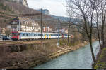 Nach einem Kabelbrand am normalerweise eingesetzten Domino-Triebwagen der SBB ist bei der OeBB seit dem 23. Januar 2018 der Ersatzpendel bestehend aus dem DSF RBe 540 074, dem OeBB AB 507 und dem DSF ex-BLS BDt 911 im Einsatz. Da die SBB derzeit selbst unter Fahrzeugknappheit leidet, kann dieser Zustand auch noch ein paar Tage andauern.<br>
Der Zug verlässt am 25. Januar 2018 den Bahnhof Klus in Richtung Balsthal.