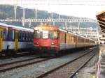 Steuerwagen BDt eines RBe 540 im Bahnhof Bruggg 7.10.07 Auch dieses Bild enstand vom Parkplatz aus.