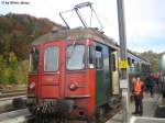 Mein erstes, und wohl zugleich letztes Bild eines RBe 4/4 mit roter Front am 12.10.08 in Bauma. Leider stand aber den ganzen Tag entweder die Sonne oder der Triebwagen nicht an einem optimalen Platz um die rote Front zu fotografieren, darum musste ich mich mit diesem Schnappschuss zu frieden geben.