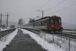 Schnee im Weinland: Wenige Wochen bevor die S33 tagsber komplett auf Thurbo-GTW umgestellt wurde lief am 24.1.2007 der RBe 540 014 mit klassischen vierteiligen Pendelzug auf der S33 20356 von