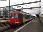 Am 9.6.2011 hatte ich wieder einmal das Glck den Jail-Train zu fahren. Dabei kam es in Aarau zu einem Signalhalt, den ich zum fotografieren nutzte. Noch immer fhrt der RBe 540 062-7, der damals erste vom RBe 4/4 in ein RBe 540 umgebauter Triebwagen, mit dem Gefngnissteuerwagen.