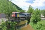 Der ex. SBB RBe 540 006-4 dient der OeBB als Ersatzteilspender für die beiden noch im Einsatz stehenden RBe's. Aktuell ist er auf einem Anschlussgleis beim Bahnhof Klus abgestellt, 27.05.2015.