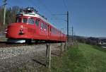 Der Frühling zieht langsam in die Deutschschweiz... Die SBB RAe 4/8 Nr. 1021  Churchill  fuhr wieder auf einer 3-stündigen Brunchfahrt: Von Zürich HB fuhr der Churchill-Pfeil um 10.15 Uhr ab, via Rapperswil, Pfäffikon SZ, Thalwil, Horgen Oberdorf und Knonau zum Zürich HB (planmässige Ankunft um 13.42 Uhr). Das Bild entstand um 13.32 Uhr auf Zugerboden, nördlich von Baar (siehe Geoposition), auf der wichtigen Bahnstrecke Zürich-Zug. Im Bild fährt der Roter Doppelpfeil  Churchill  in Richtung Zug. 