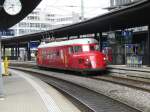 SBB - Zufallsfoto vom dem Rotem Pfeil der RAe 2/4 1001 der auf einer Extrafahrt im Bahnhof Zug einen zwischenhalt eingelegt hat am 10.04.2010 um 17.43 Uhr  Belichtungsdauer: 0.010 s (10/1000) (1/100),