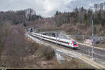 Bei Wanzwil zweigt die Ausbaustrecke nach Solothurn von der NBS Olten - Bern ab. Die eingleisige Strecke verläuft zu einem grossen Teil auf dem Trasse der 1992 stillgelegten Bahnstrecke Herzogenbuchsee - Solothurn. Die Einmündung in die NBS erfolgt kreuzungsfrei, wobei der Tunnel Wolfacher Süd der ABS (Richtungsgleis nach Solothurn) den doppelspurigen Önzbergtunnel der NBS direkt nach der Mündung mit nur 2.5 Metern Höhenunterschied überquert. Die ABS wird heute fast ausschliesslich von ICN der Linie IC 5 Zürich - Genève Aéroport im Stundentakt befahren.<br>
Am 9. Februar 2019 hat RABDe 500 033  Gallus Jakob Baumgartner  die NBS gerade verlassen und fährt auf der ABS weiter Richtung Solothurn.