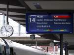 Es wird zwar die Zuggattung, jedoch nicht die Zugnummer angezeigt: Zugzielanzeige am Gleis 14 für den Intercity-Neigezug ICN 1630 nach Lausanne; Basel SBB, 25.03.2009  