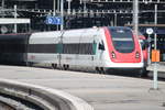 Am 02.09.2016 steht ein ICN der Linie Lugano - Basel im Bahnhof Luzern.