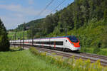 RABe 501 002-6 Giruno fährt Richtung Bahnhof Tecknau. Die Aufnahme stammt vom 28.08.2021.