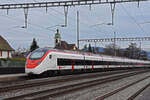 RABe 501 004-2 Giruno durchfährt den Bahnhof Rupperswil. Die Aufnahme stammt vom 07.01.2022.