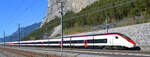Am Nordportal des Gotthard-Basistunnels (GBT) konnte am Ostermontag, 18.04.2022, der abwechslungsreiche Reiseverkehr aus bunten Extrazügen, hier ein RABe 501 „Giruno“ plus zweitem