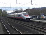 FS/SBB - Triebzug RABe 610 011 bei der Durchfahrt im Bhf. Sissach am 02.04.2023